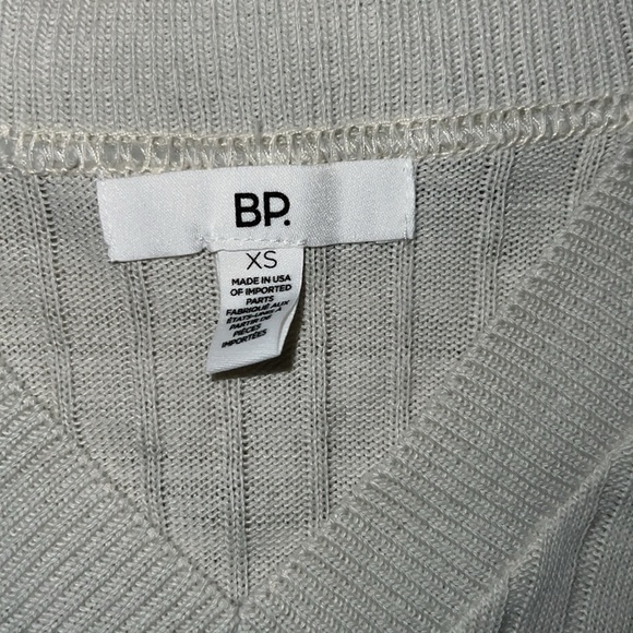 NWT: V Neck Sweater - Picture 4 of 4